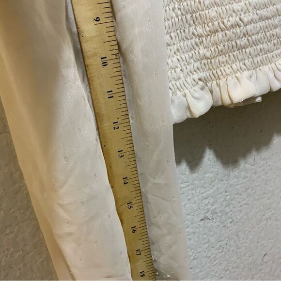 Blue Life off white elastic with puffed sleeves top size small - Picture 3 of 5